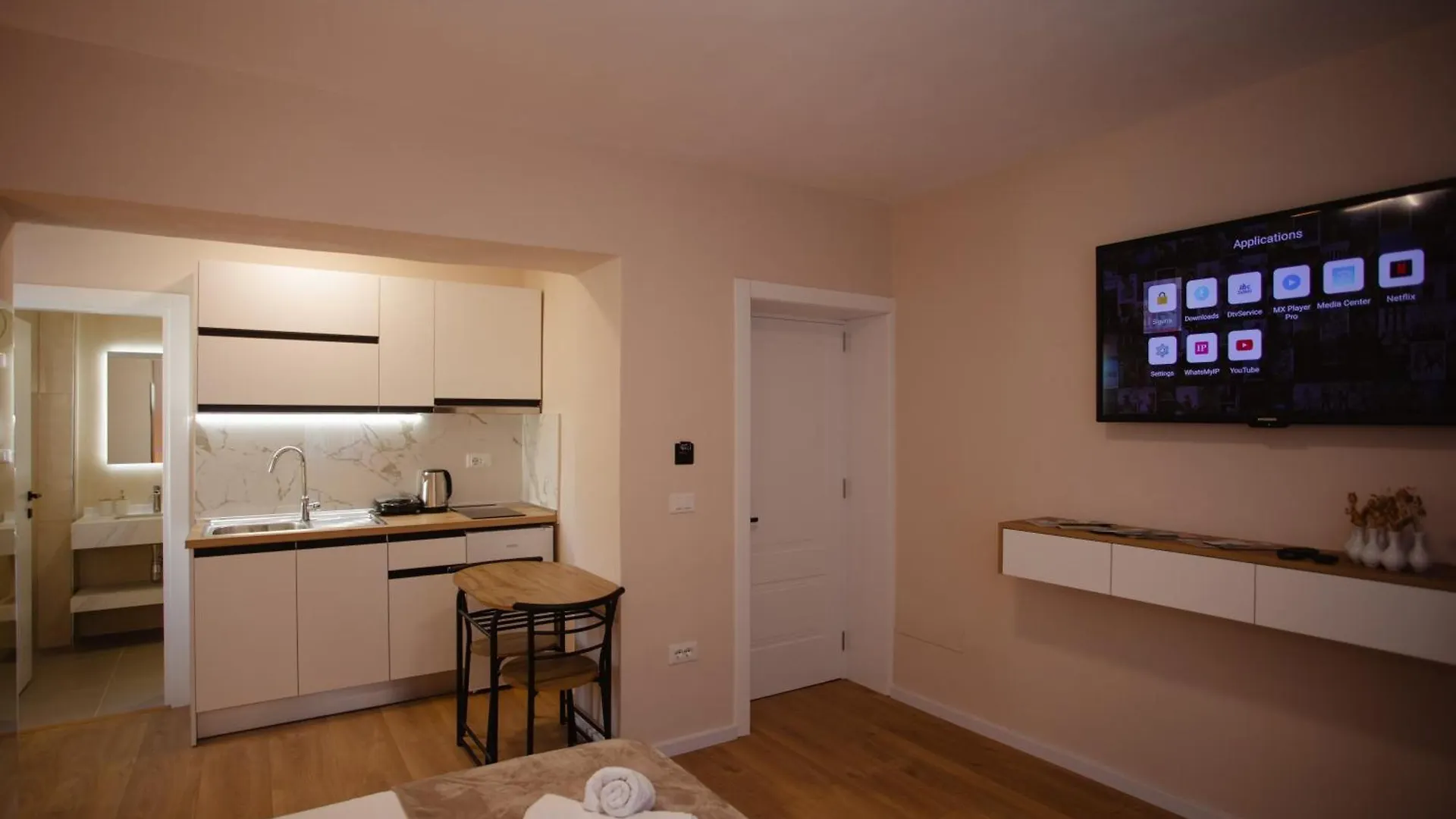 City Center Studio Apartments Shkoder 0*,