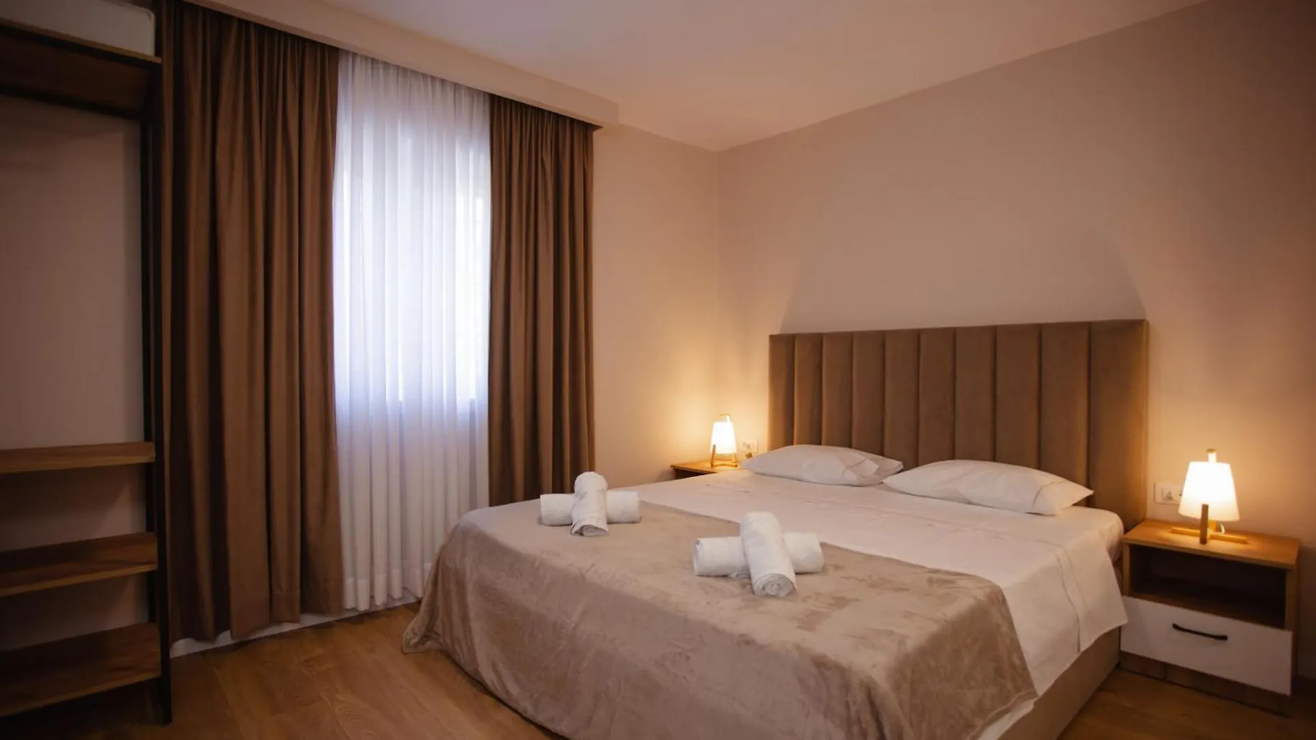 City Center Studio Apartments Shkoder 0*,